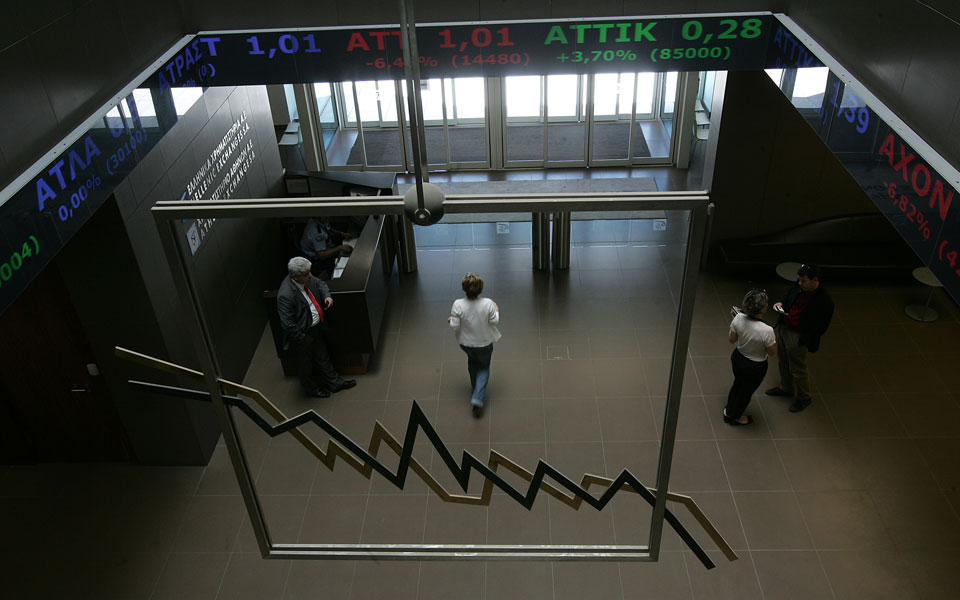 Stocks in Athens tumble 3.15 pct as banks take a hit