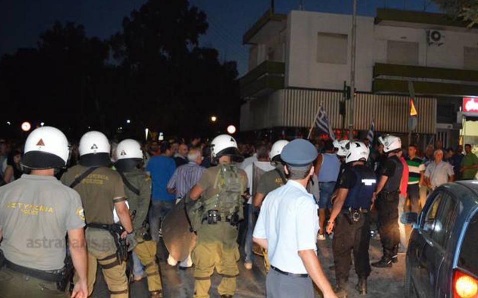 Scuffles on Chios over overcrowded migrant camp