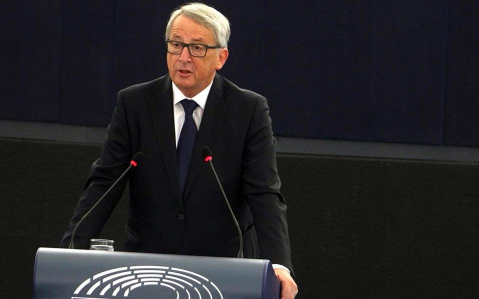 Juncker signals about-face amid refugee quota opposition