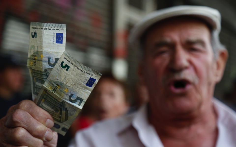 Pensioners protest in Athens over new round of cuts