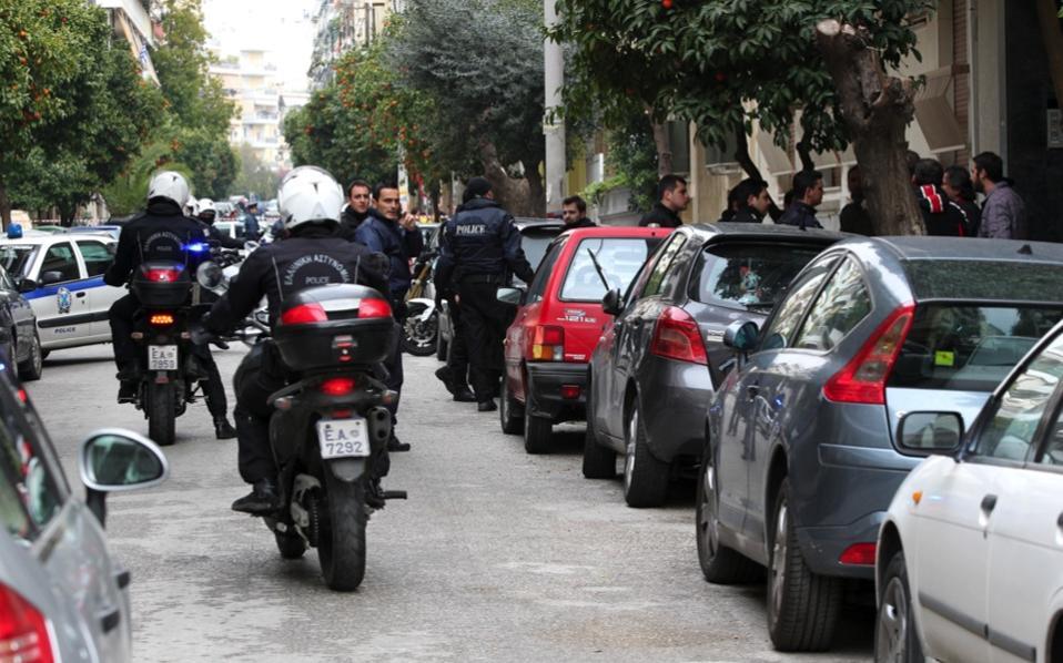 Police come under fire in Aspropyrgos