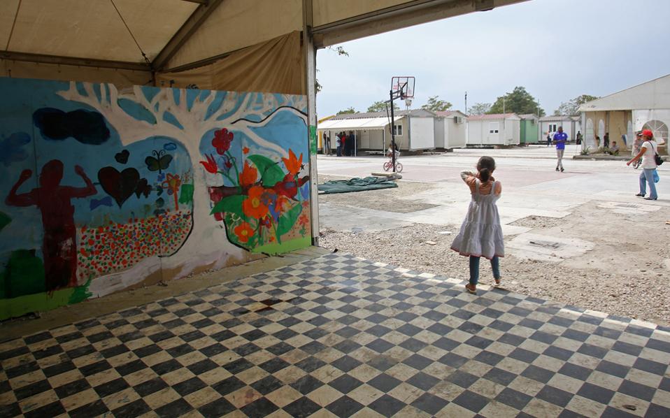 Parents at northern Greek elementary school oppose admission of refugee children