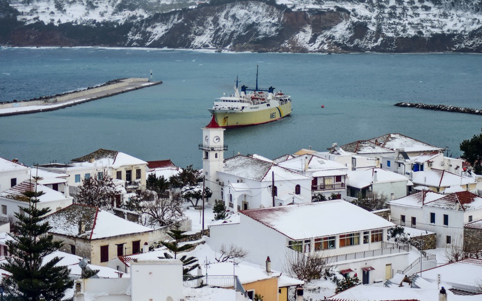 Skopelos gets heaviest snowfall in 30 years