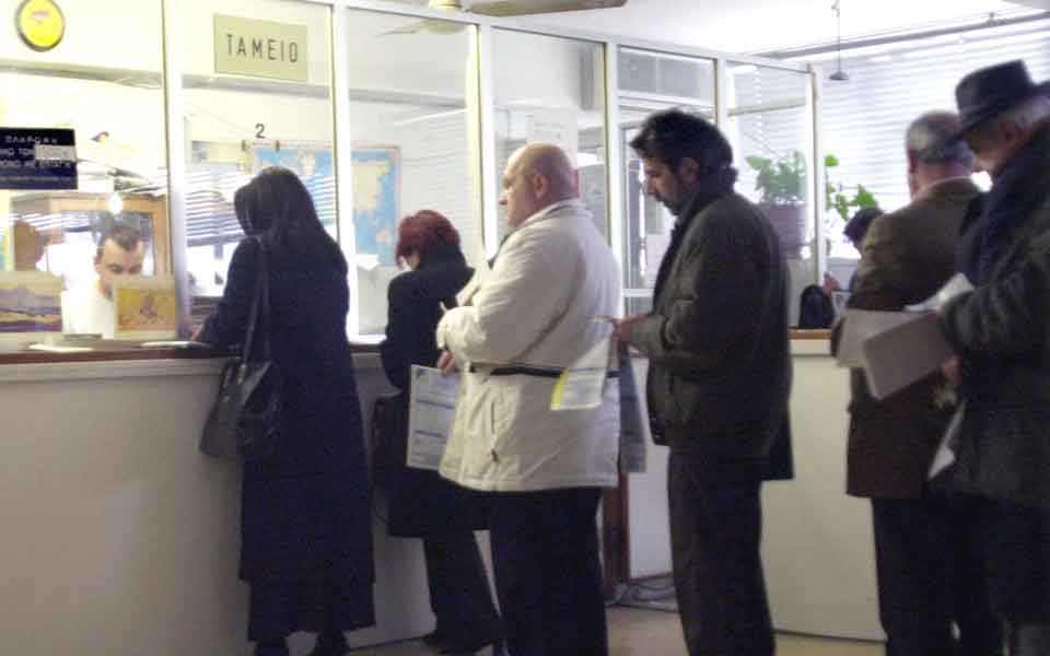 Half of Greeks are in arrears to the state