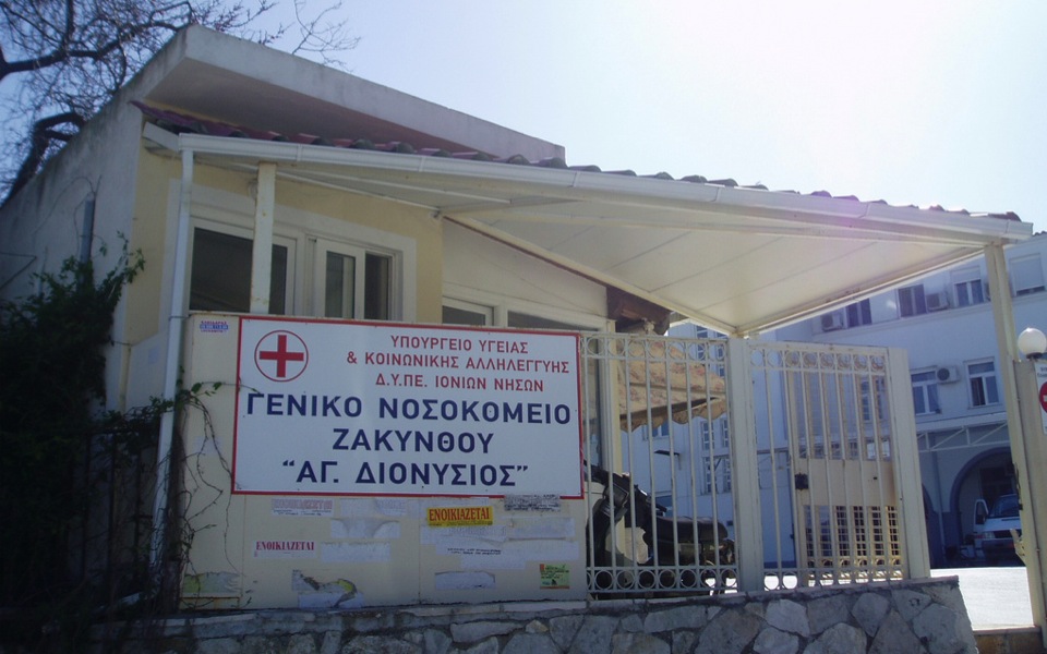 Diplomat makes big donation to Zakynthos hospital
