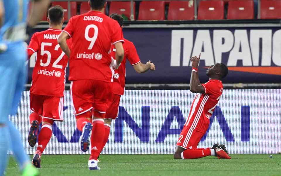 Cissokho sets Olympiakos on its way to last 8