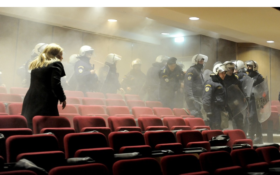 Golden Dawn trial disrupted after tensions lead to scuffles