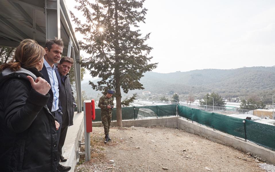 Mitsotakis decries state of Moria refugee camp on visit to Lesvos