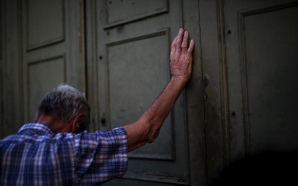 Jaded Greeks resigned to more austerity