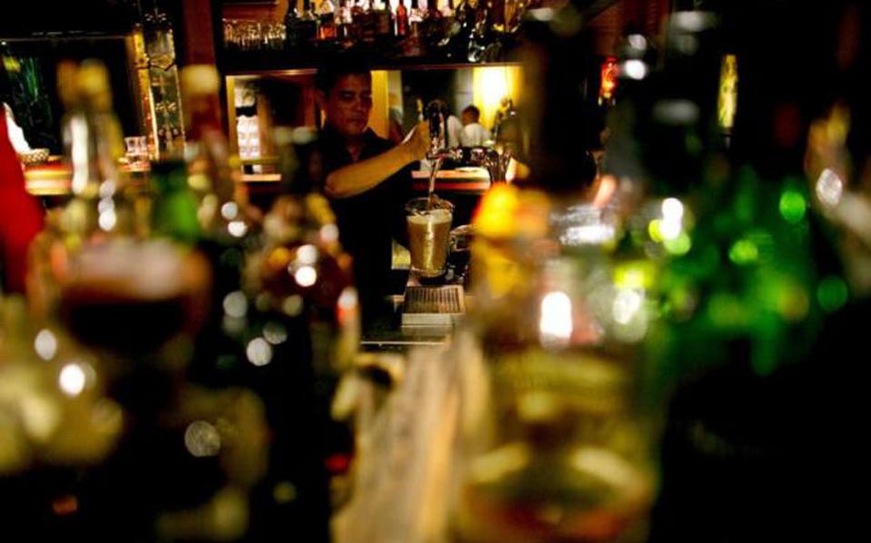 Poll: Greeks abuse alcohol less than EU counterparts