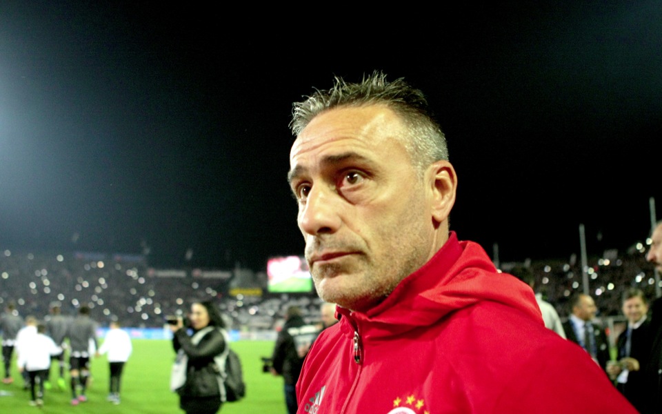 Three strikes and you’re out: Olympiakos sacks manager Bento