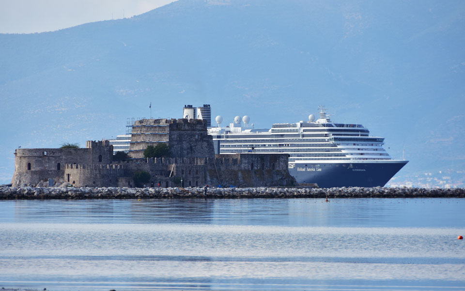 Greeks acquiring a taste for cruise holidays