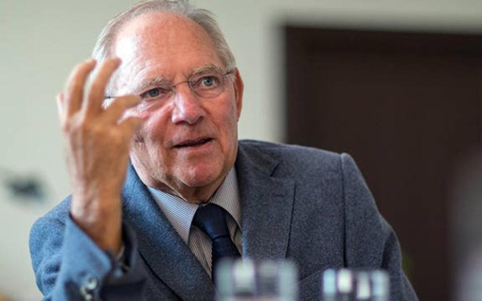 Schaeuble says Greece must decide if it wants to stay in eurozone