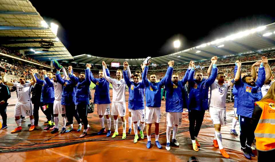 Brave 10-man Greece snatches vital point in Brussels