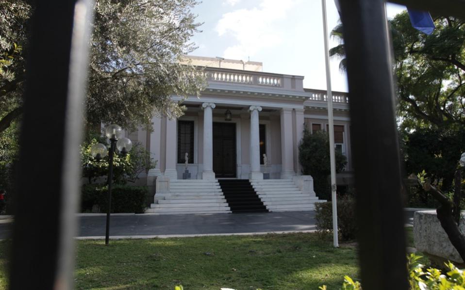 Greek gov’t does not confirm report on preliminary deal with lenders