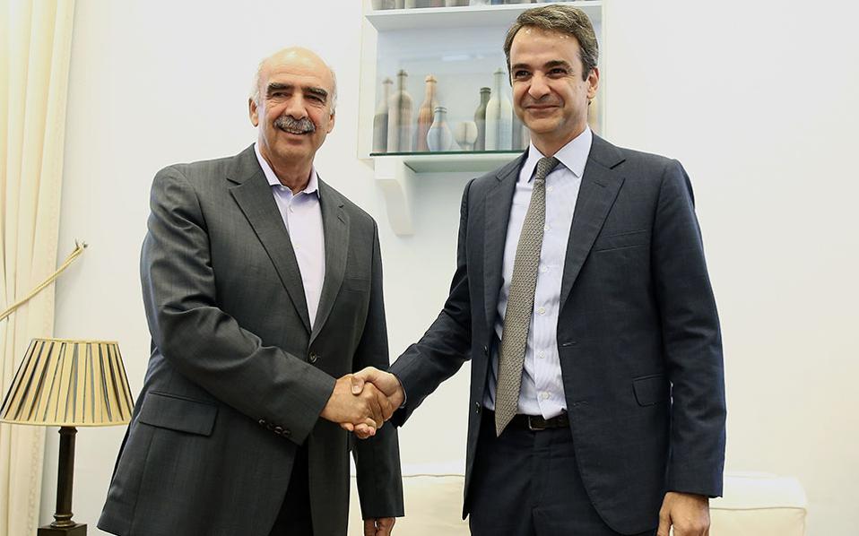 New Democracy leader Mitsotakis meets predecessor Meimarakis to talk tactics