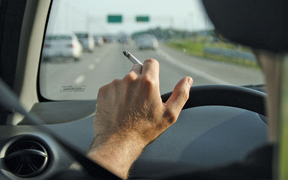 Smoking while driving with a child invites heavy fine