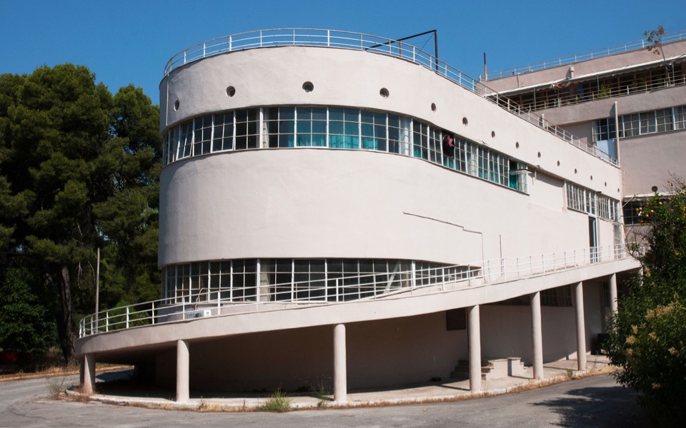 Staff at Greek capital’s Sotiria Hospital issue plea for help