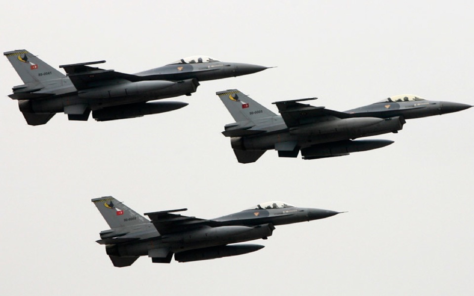 Four Turkish aircraft violate Greek air space