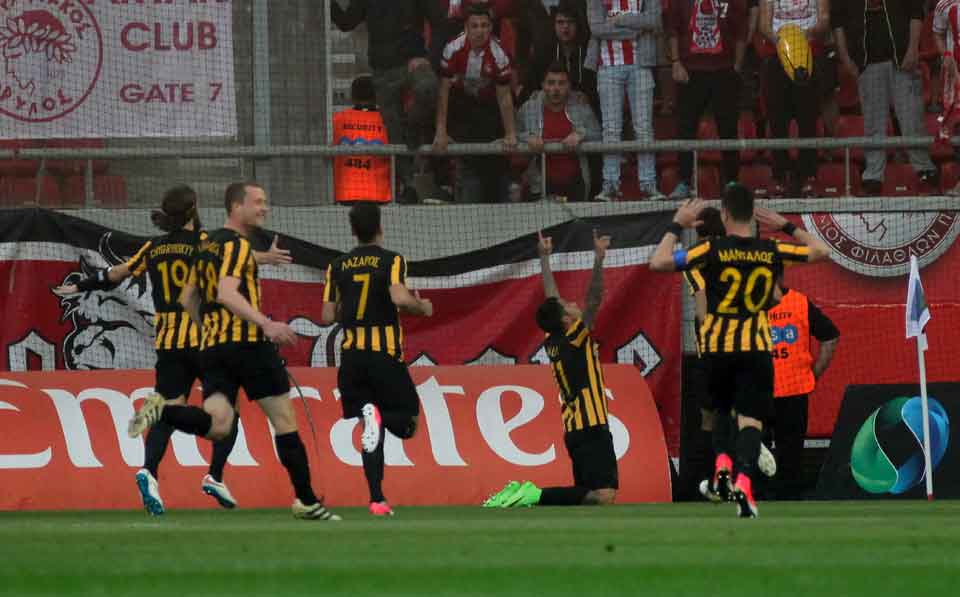 AEK triumphs at Olympiakos while PAO downs PAOK