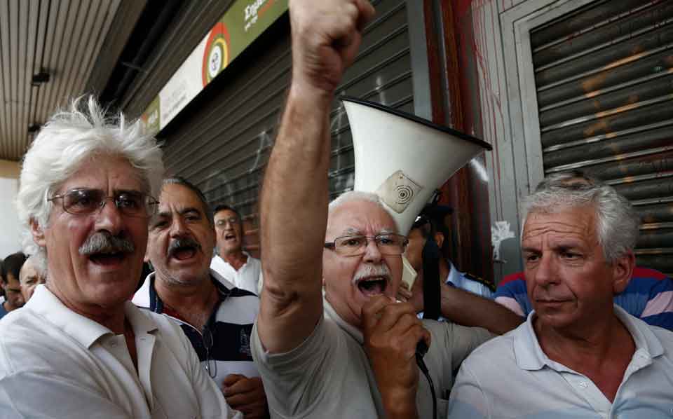 Pensioners staging Athens rally in demand of raise