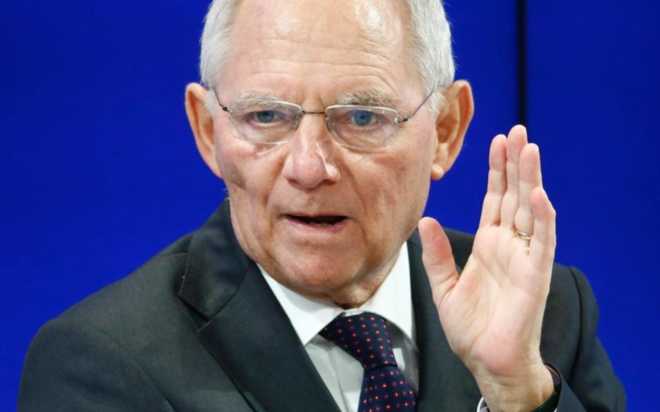 Schaeuble sees IMF sticking with Greece program