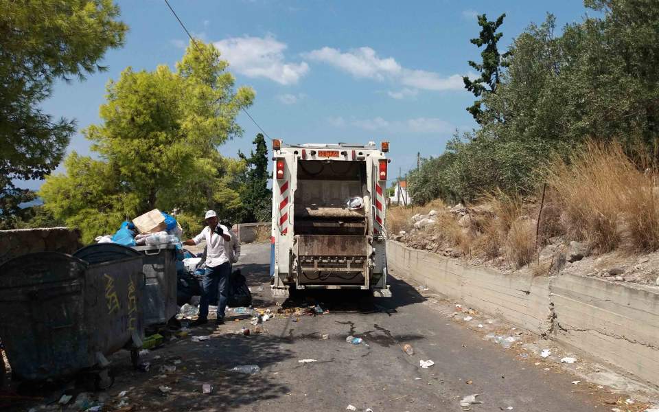Attica mayors rally to Aegina’s aid over trash