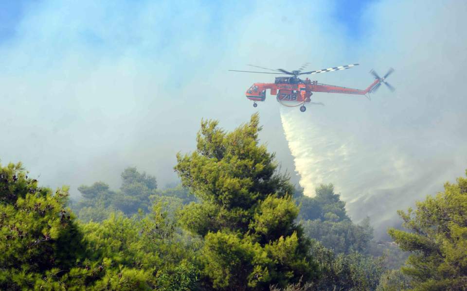 Firefighters battle large blaze near Grammatiko, partially contain another in Zakynthos