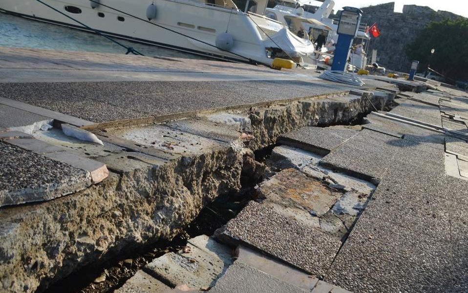 Work gets under way to repair quake-damaged port in Kos