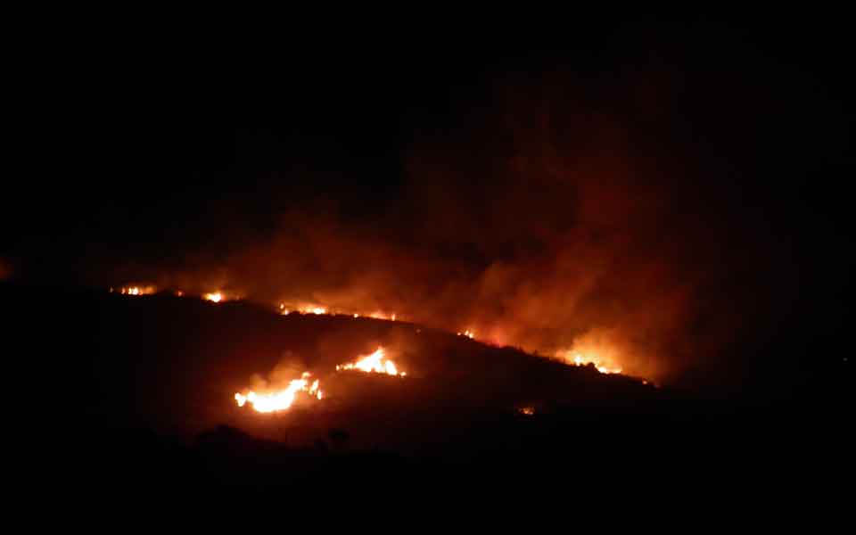 Fire burns unchecked on Kythera for a third day