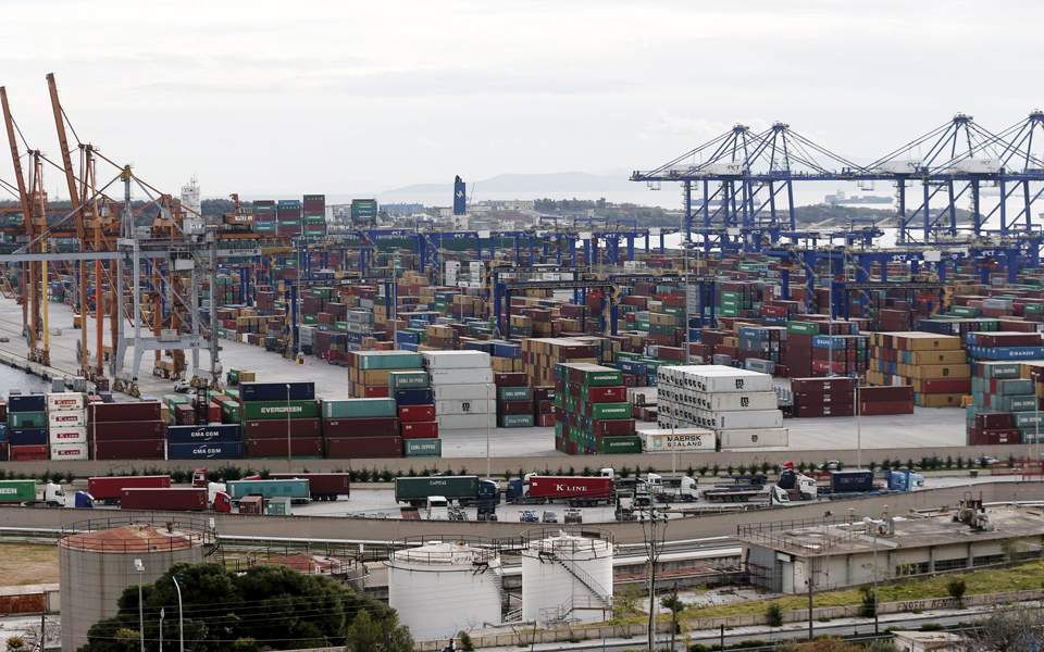 Container traffic at Piraeus dips in July but outperforms in H1