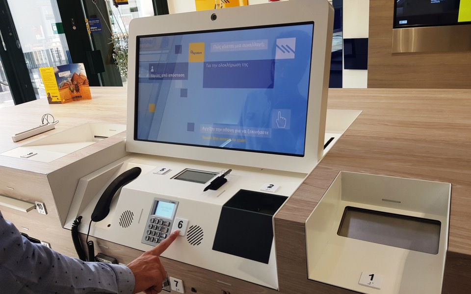 Piraeus Bank unveils services for the visually impaired