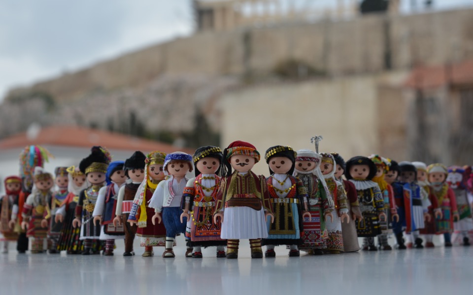 Folk dance aficionado gives Playmobil figures a traditional Greek makeover