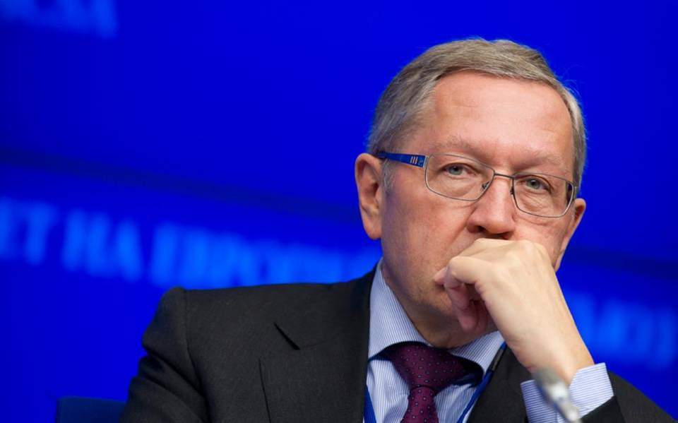 Regling blames public administration for Greek woes