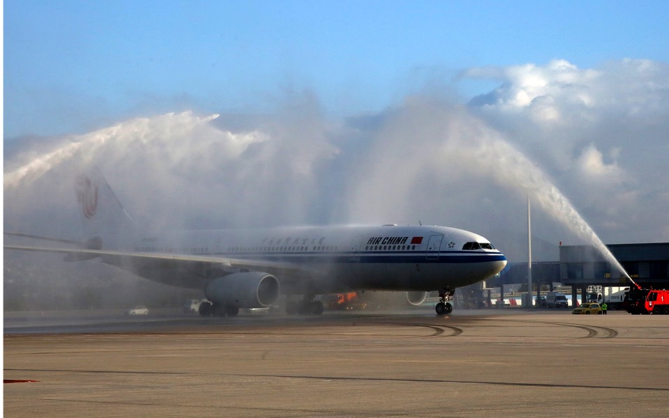 First Beijing-Athens direct flight lands at El. Venizelos airport