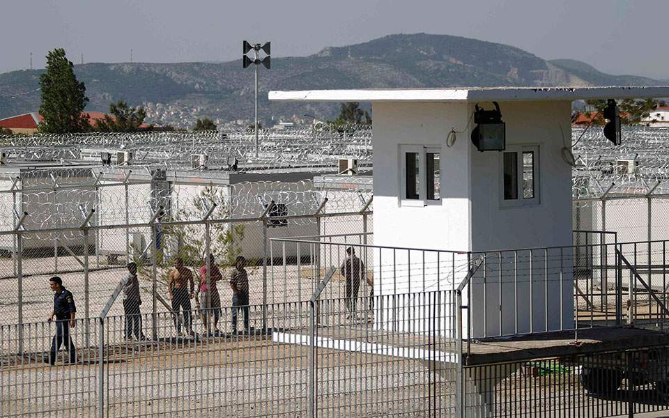Migrants break out of Amygdaleza detention camp