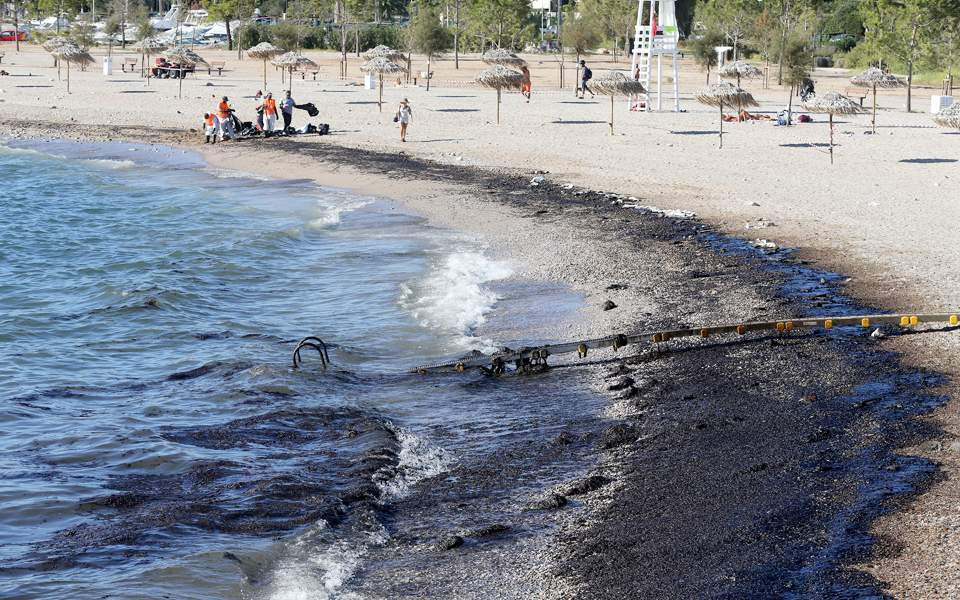 Shipping minister says would resign if asked over Saronic Gulf oil spill
