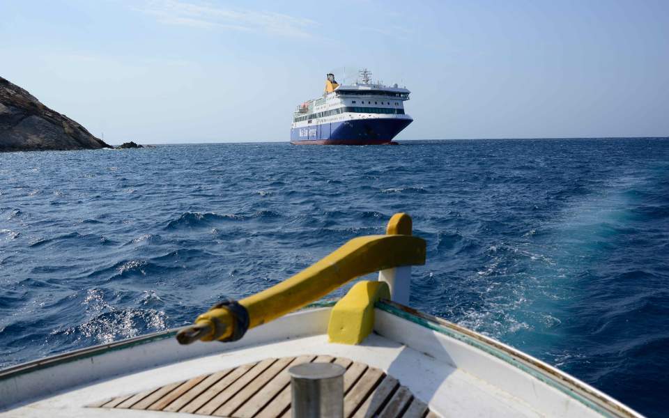 Blue Star Patmos leaks large quantity of fuel off Piraeus