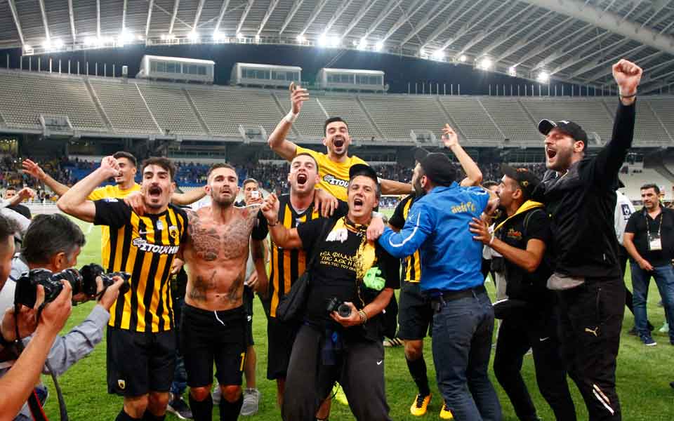 AEK comeback stuns Olympiakos