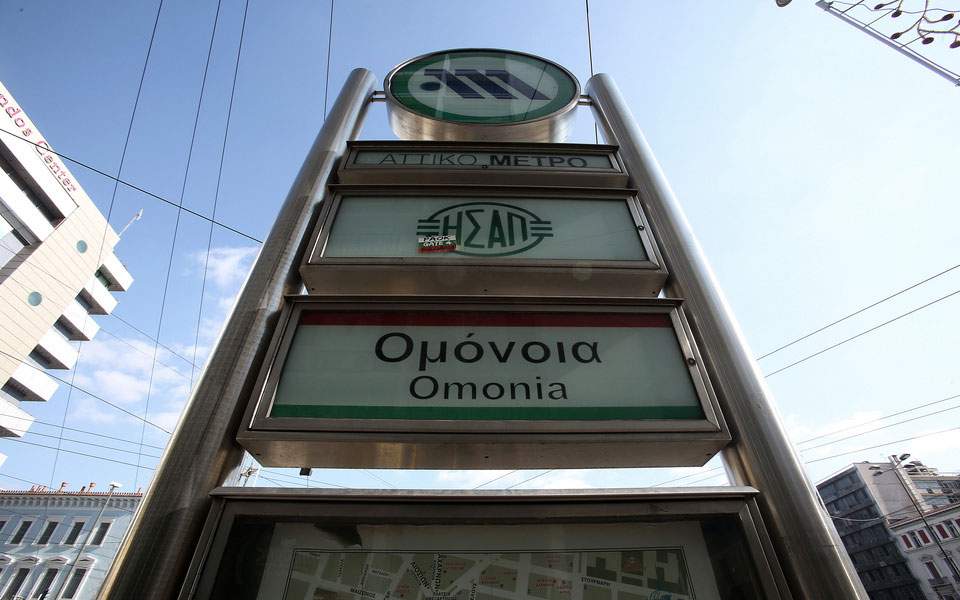 Man rescued after falling onto ISAP track at Omonia station
