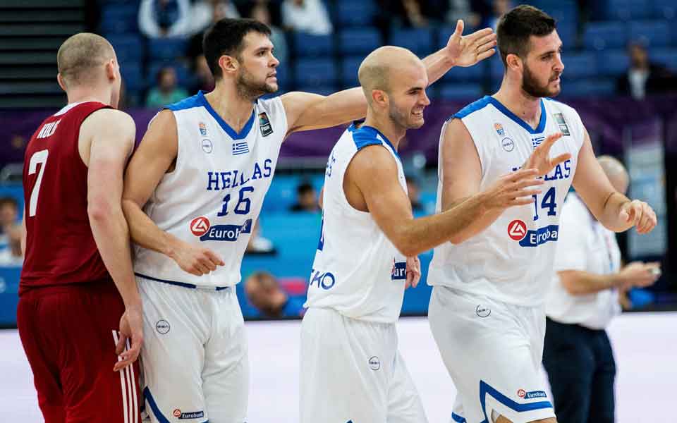 Greece beats pressure and Poland to qualify