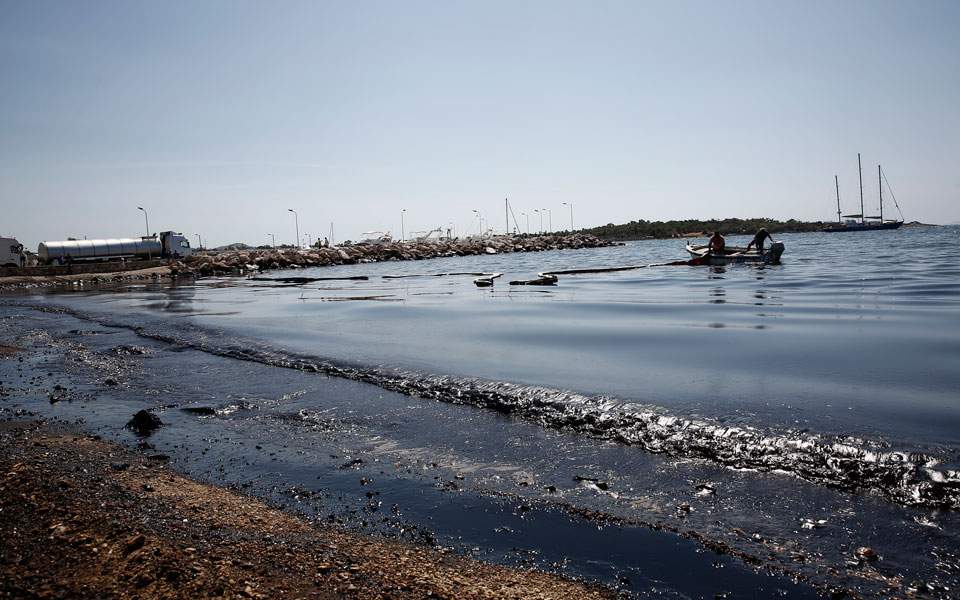 Oil spill forces Greek authorities to close beaches near Athens