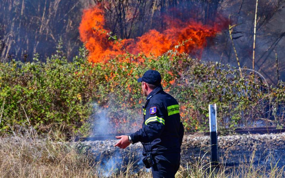 Fire threatening homes in Kassandra, Halkidiki