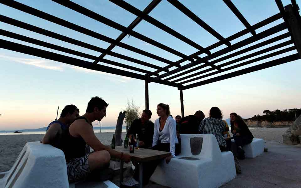 Tourists in Greece spend far less than in Spain, Cyprus