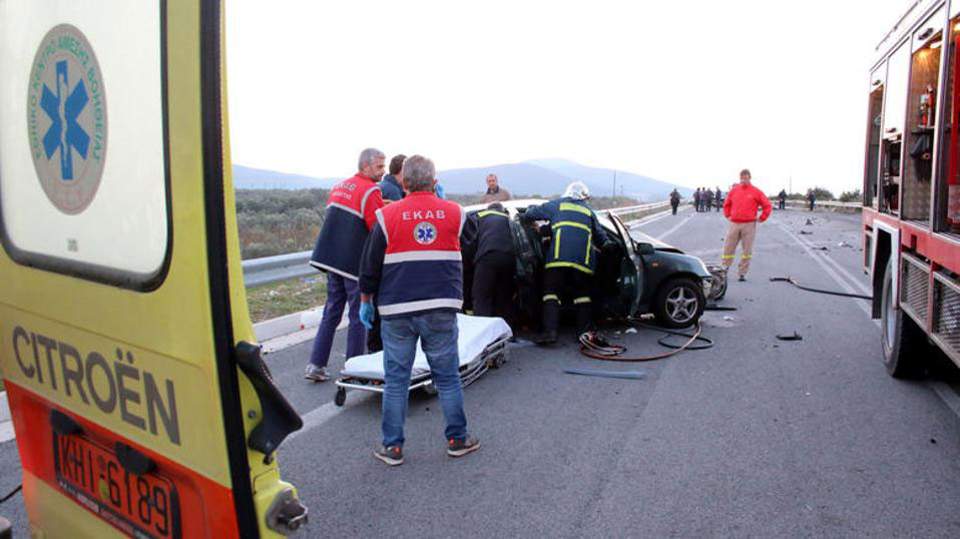 Two airmen killed in car crash in western Greece