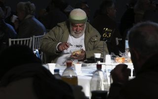 City of Athens dishes up Christmas lunch for 1,000