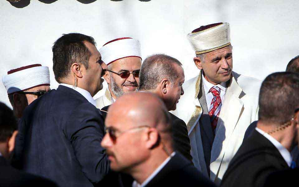 Warm reception for Turkish President at Komotini Muslim school