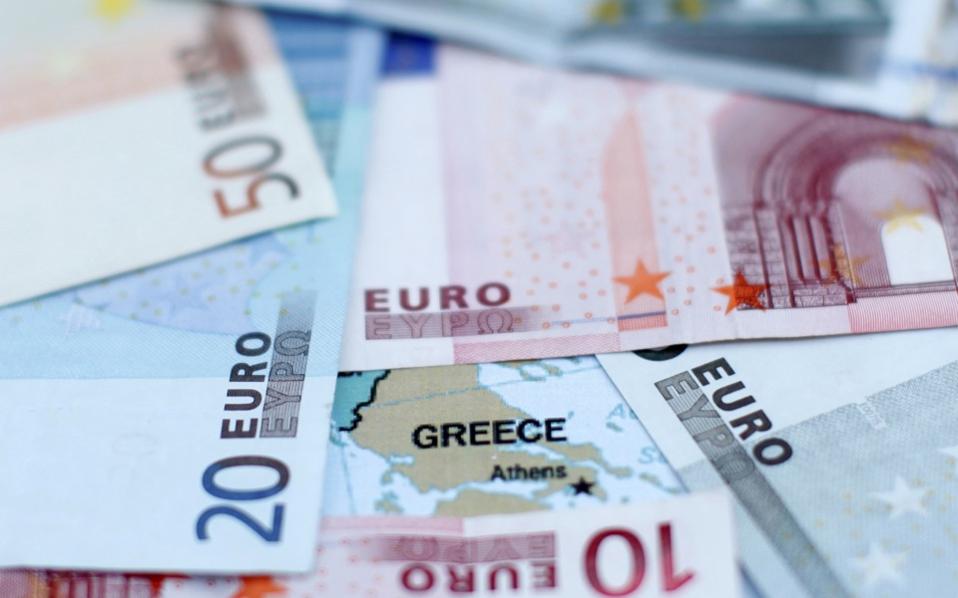 Greece rolls over 3-month T-bills, yield drops