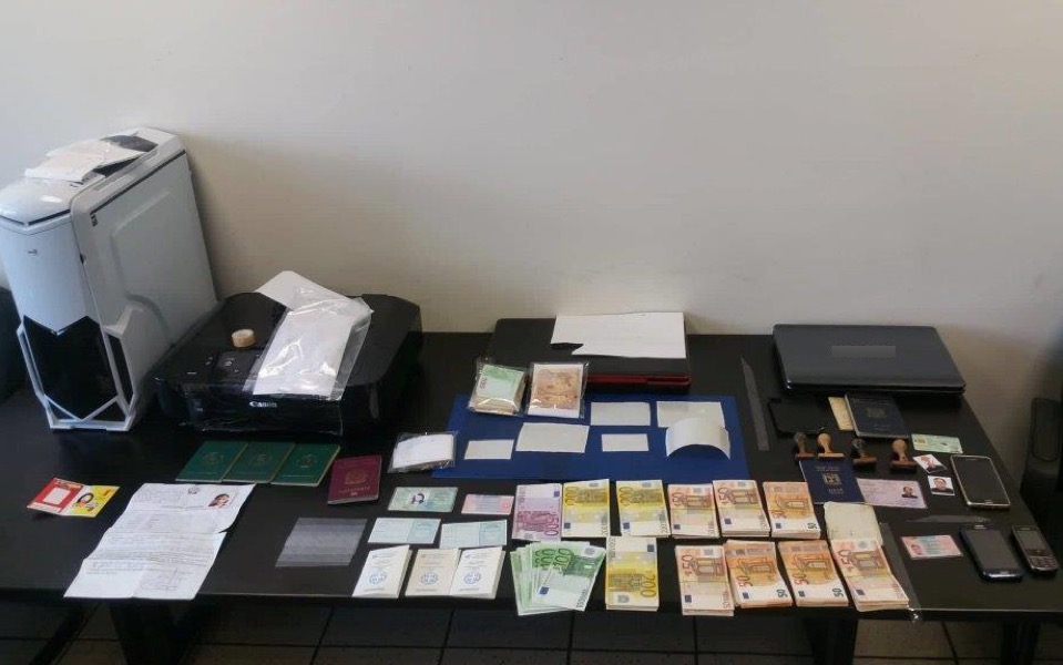 Police cracks down on passport forgery ring