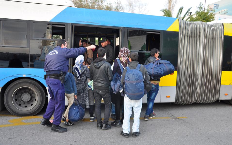Over 4,000 migrants transferred from islands to mainland since late November